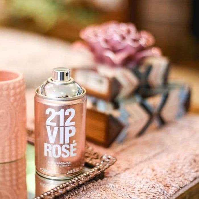Carolina Herrera 212 Vip Rose Body Spray 250ml — foto 3 de 3
